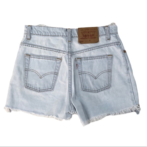 Levi’s Vintage High Waist Light Wash Frayed Embroidered Hem Jean Shorts Size 29 - Picture 2 of 12